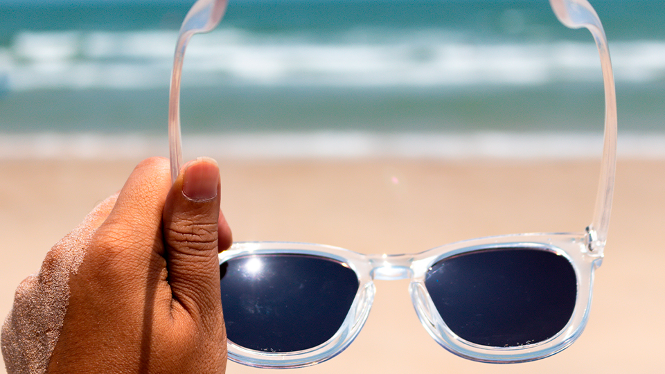 Por qué los niños deben usar gafas de sol y cuáles