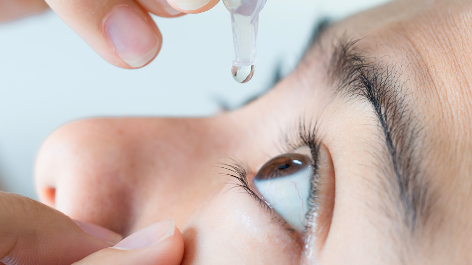 Gotas para la conjuntivitis o lágrimas artificiales? ¿Qué utilizar ?