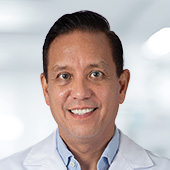 Dr. Víctor Charoenrook